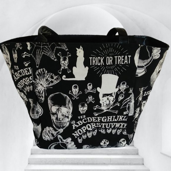 TRICK OR TREAT HALLOWEEN TOTE PURSE & ZIP BAG NEW ivory black skulls spiderweb - Picture 1 of 17